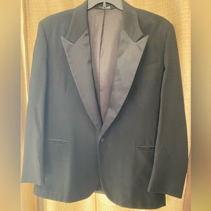 Vintage The Robert Wagner Collection by Raffinati
Groom Black Tuxedo Suit 1980s